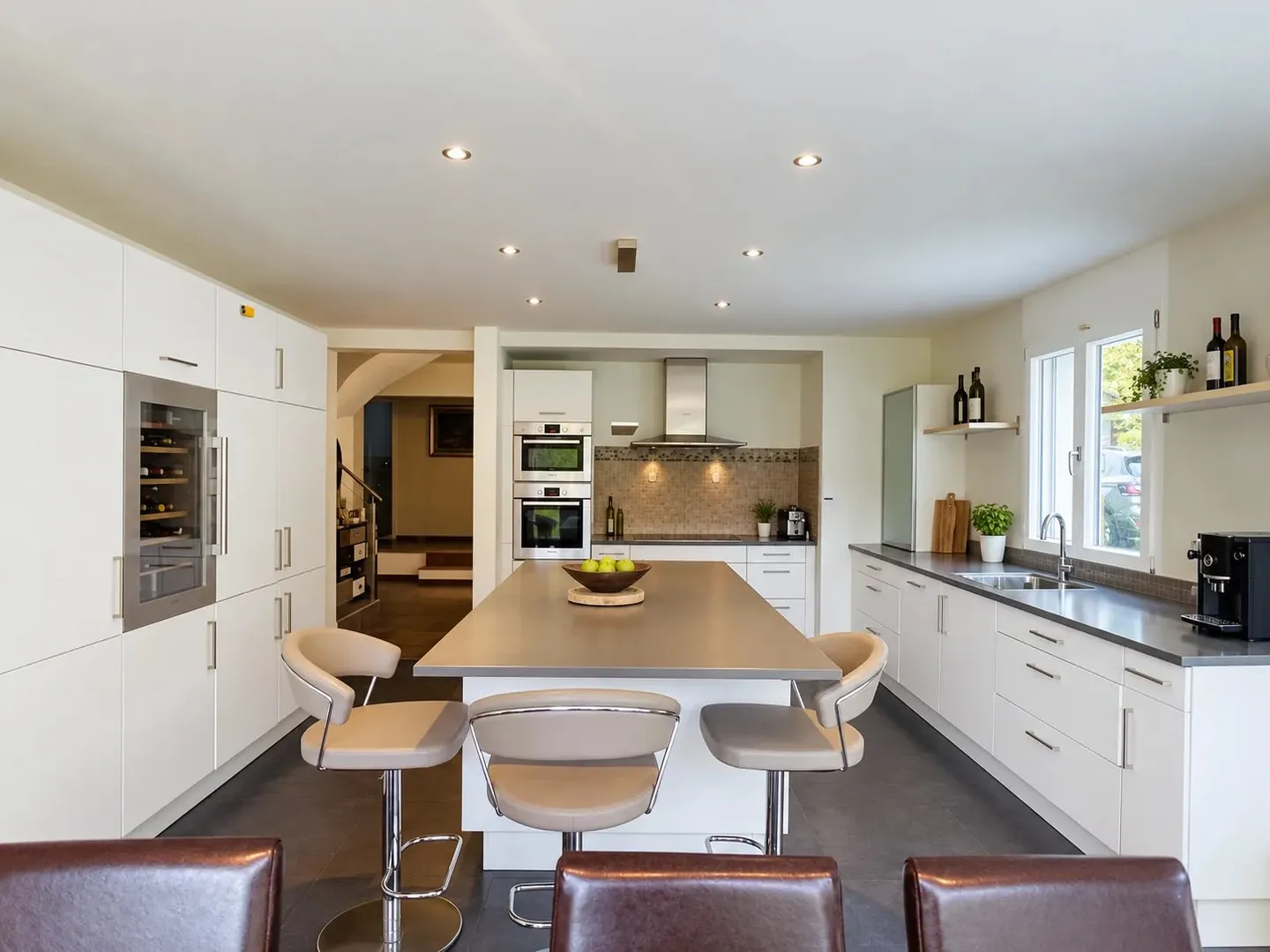 Individual villa located in a sought-after residential area. - Photo 4 of 12