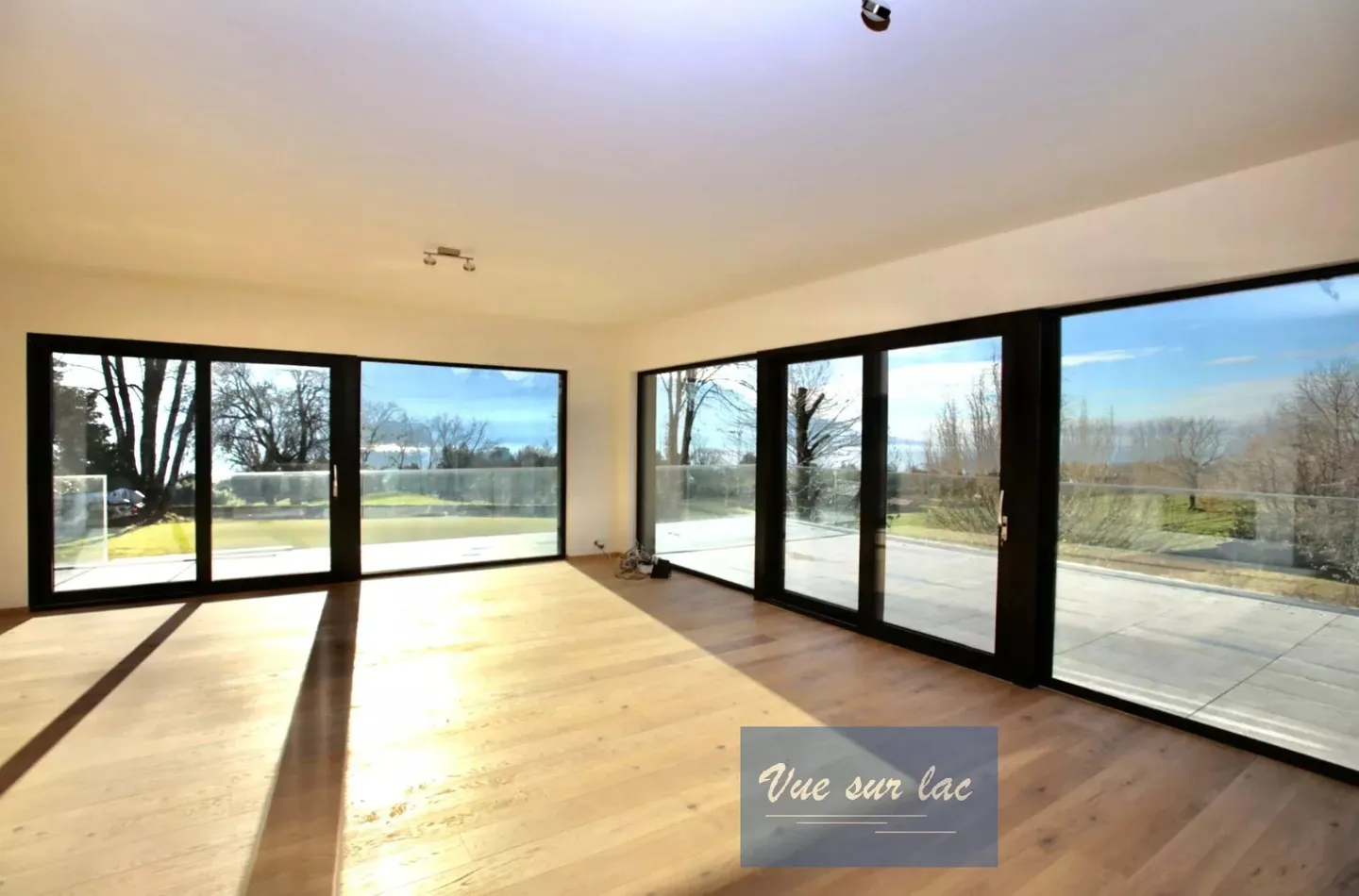 Außergewöhnliche moderne Villa mit Panoramablick. - Foto 4 von 13