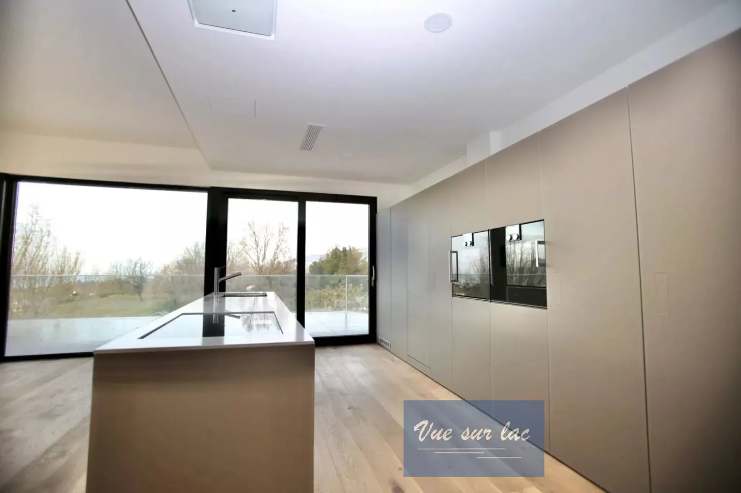 Außergewöhnliche moderne Villa mit Panoramablick. - Foto 7 von 13