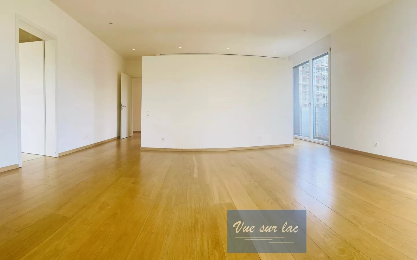 Bright modern apartment - Photo 9 of 13