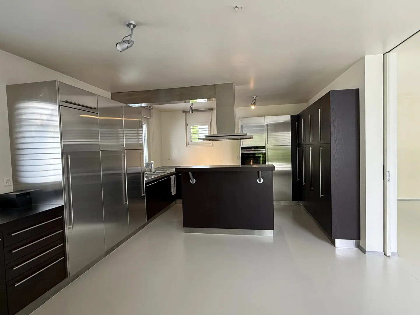 Grande villa contemporanea di 500m², piscina, tranquilla, vista sul Giura - Foto 8 di 13