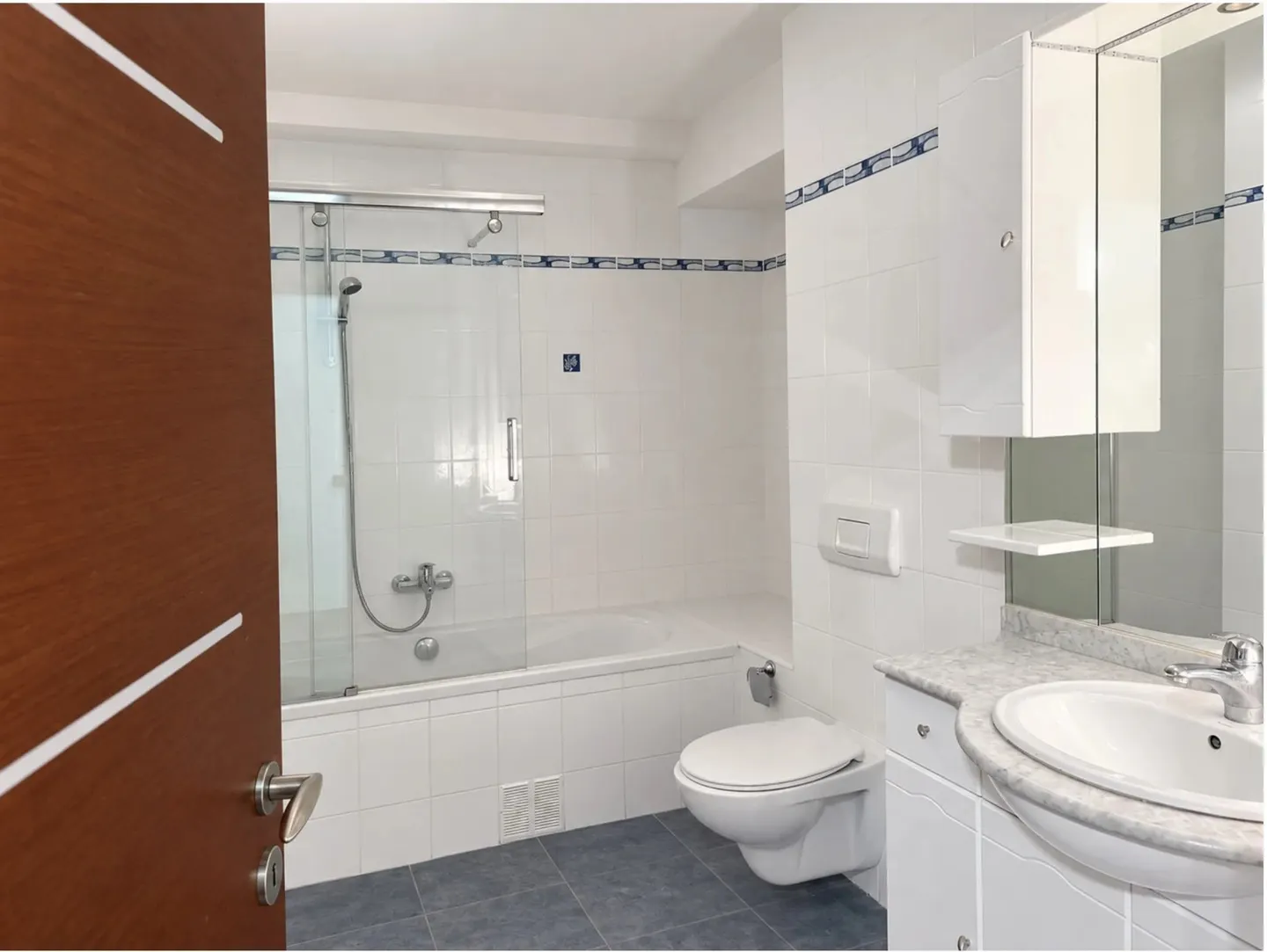 Spacious apartment in the center of Montreux – Facing the lake – Sale authorized for foreigners - Photo 8 of 13