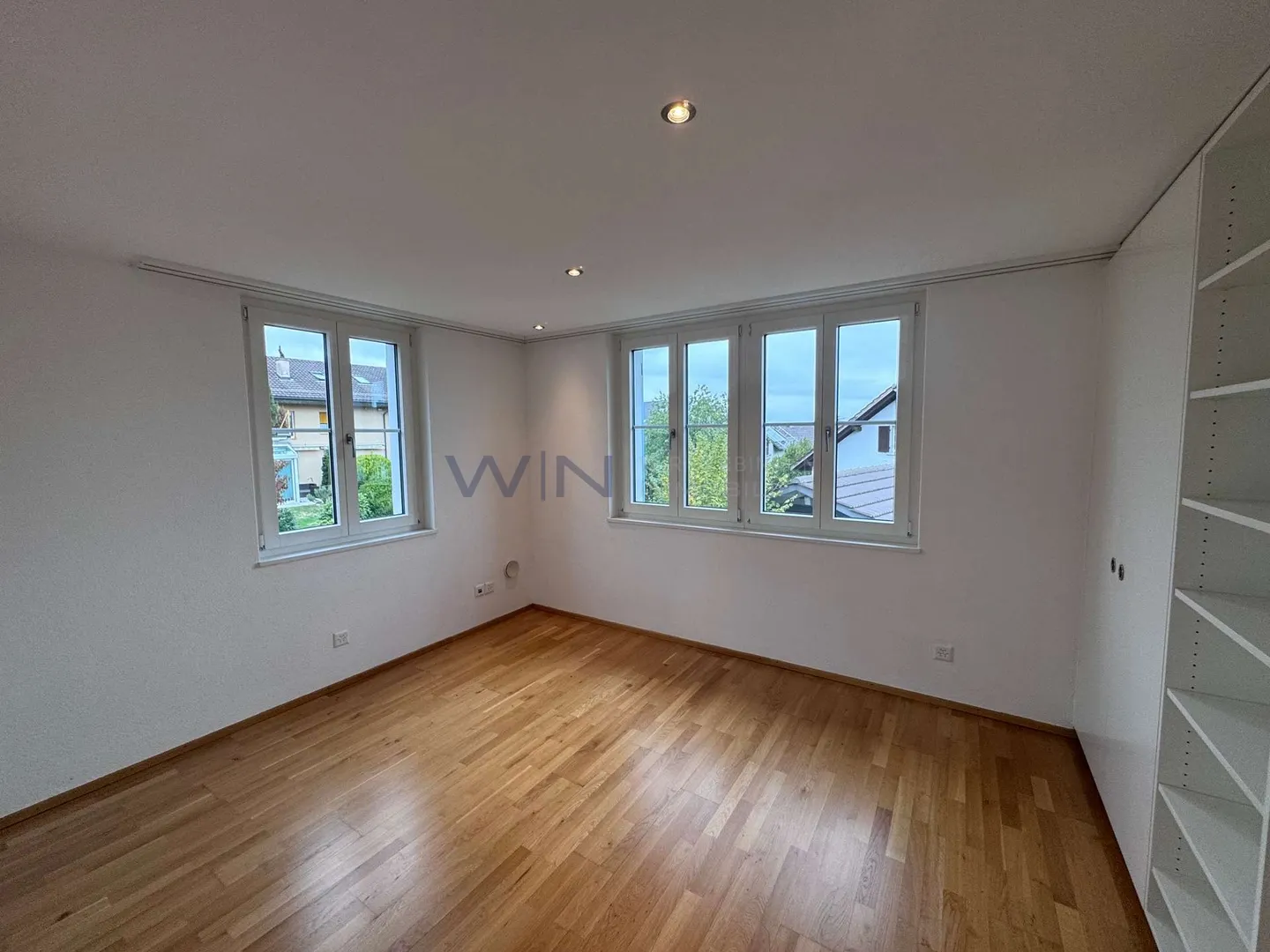 Moderne Haus mit Garten - Foto 11 von 13
