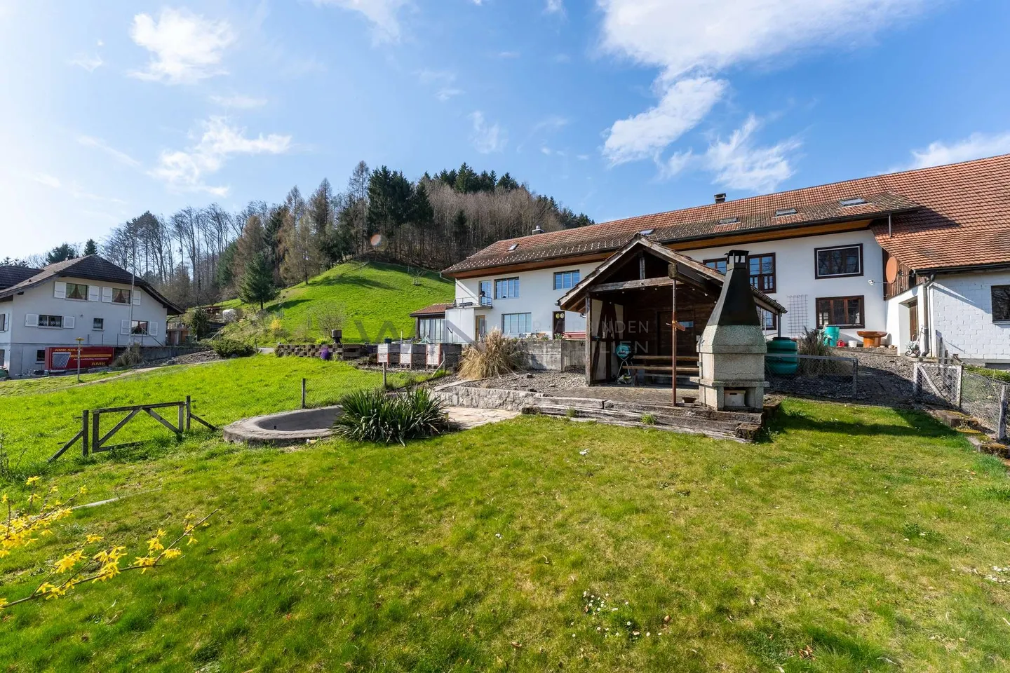 Property from 1905 with workshop and stream - Photo 1 of 9