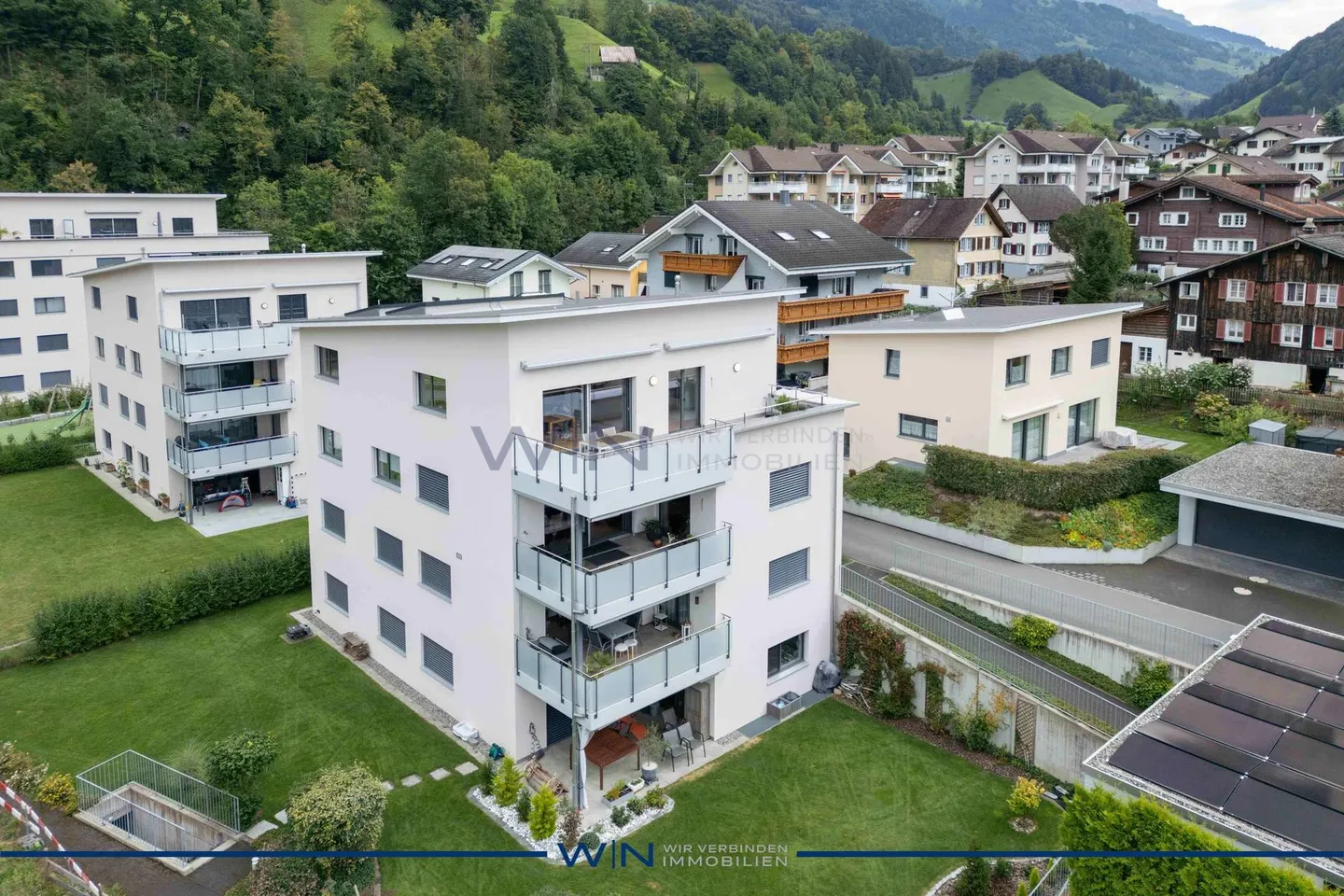 Stille Sackgasse, weiter Blick ins Reusstal - Foto 1 von 5