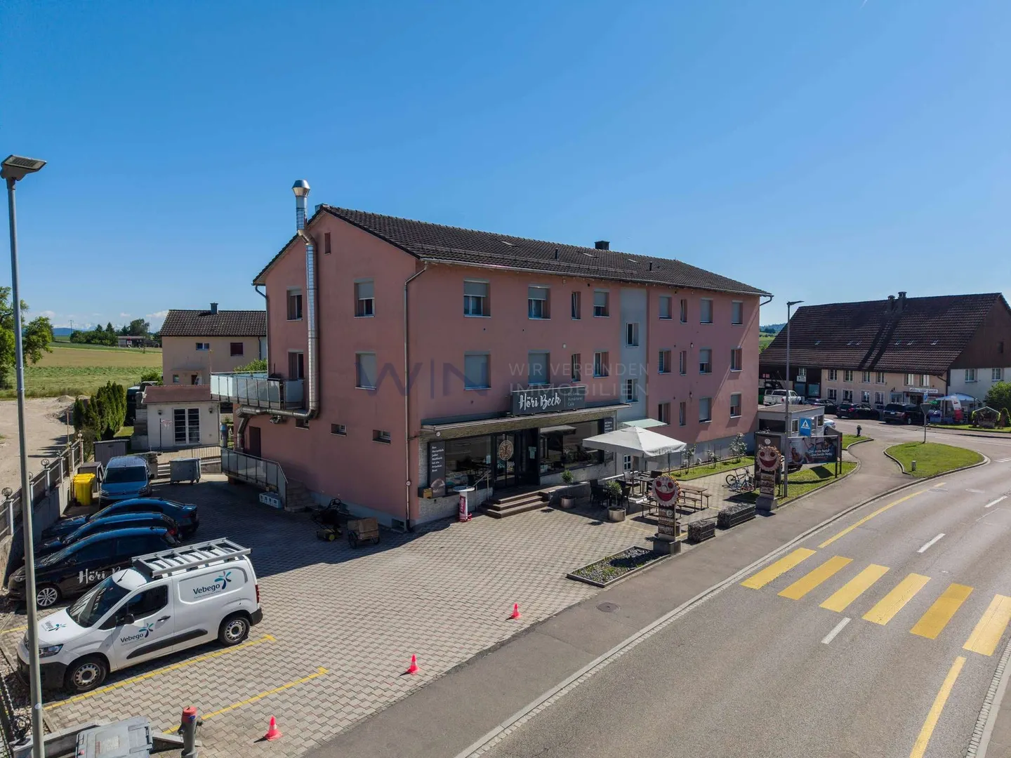 Panetteria arredata con caffè sulla strada principale - Foto 1 di 10