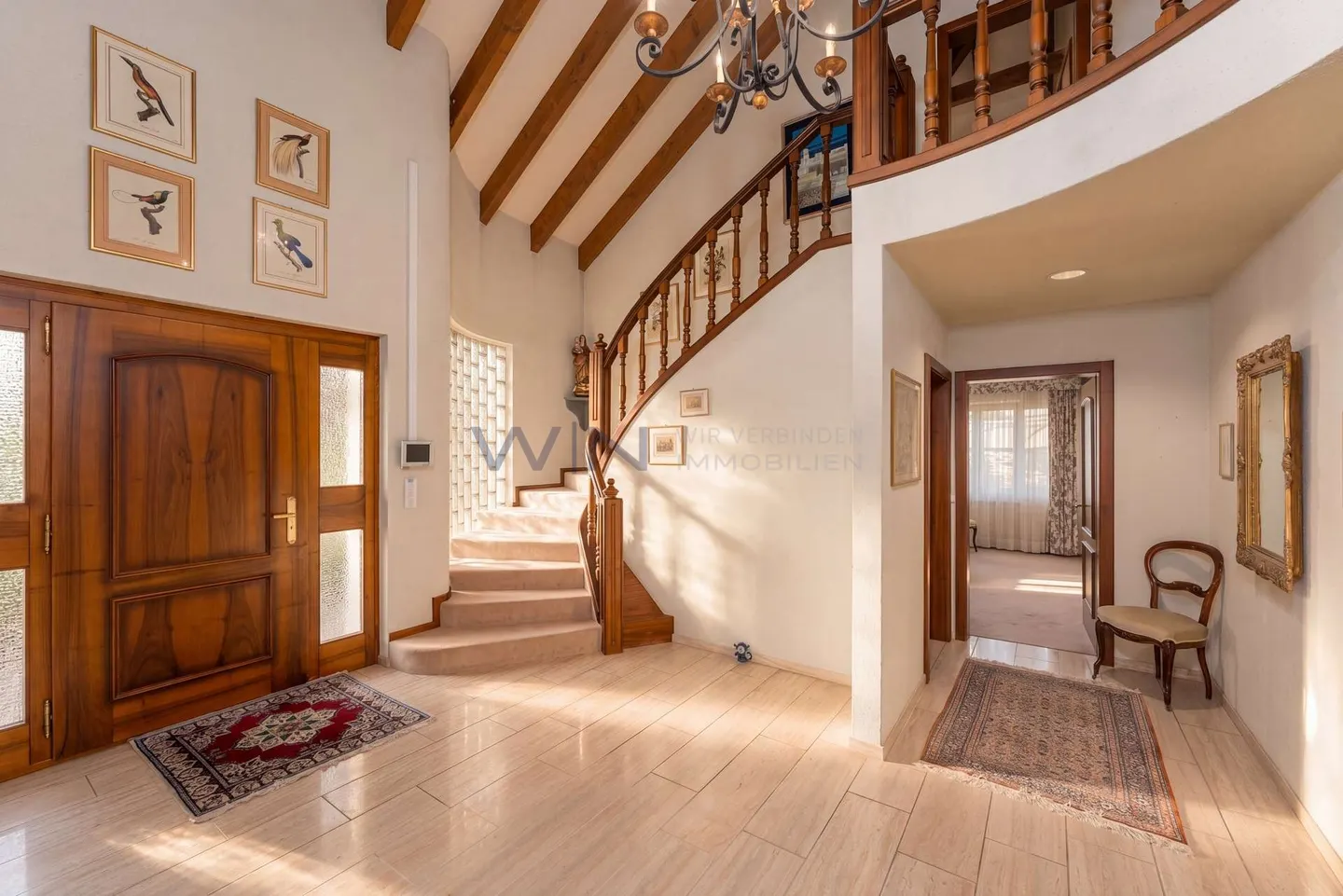 Villa with Library, Wine Cellar and Building Reserve - Photo 3 of 6