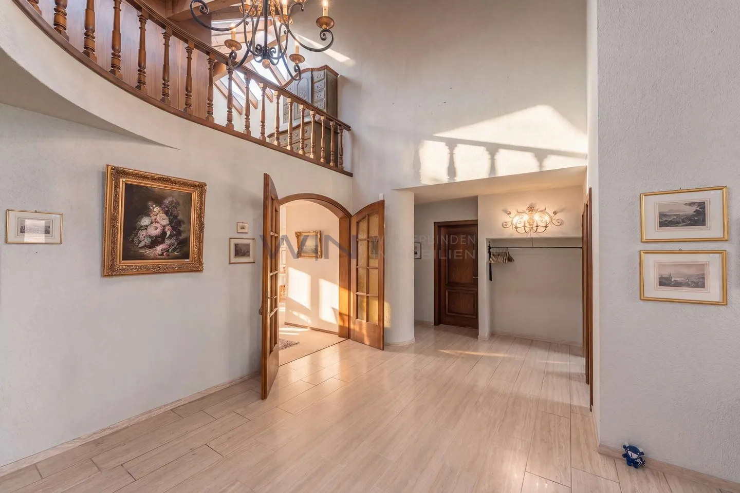 Villa with Library, Wine Cellar and Building Reserve - Photo 4 of 6