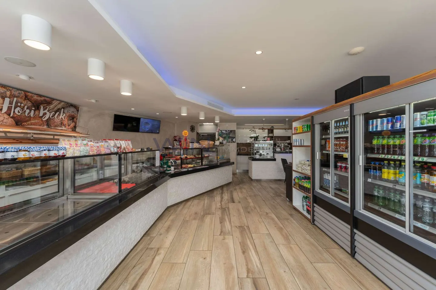 Panetteria arredata con caffè sulla strada principale - Foto 3 di 10