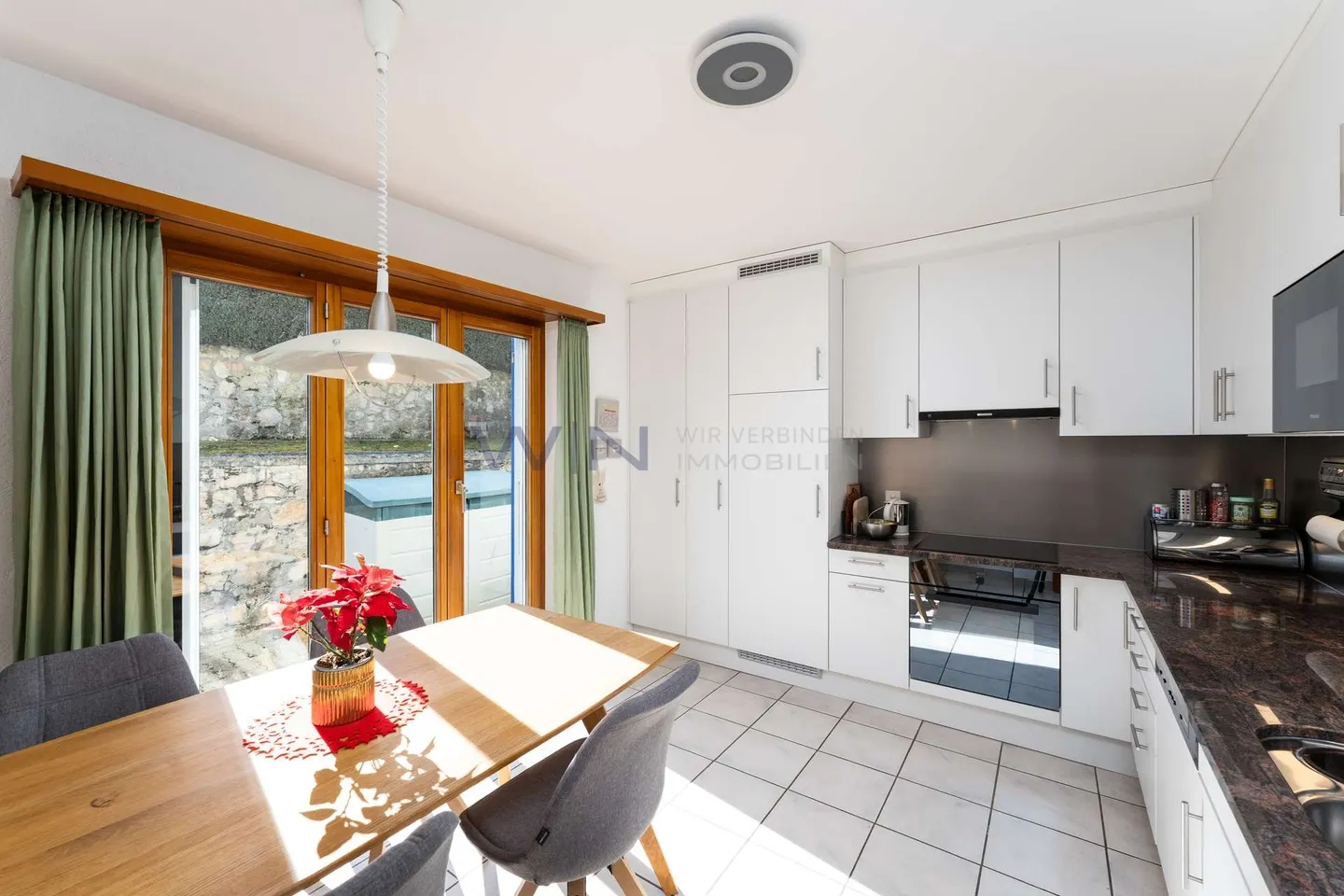 Geräumiges Familienhaus mit Garten - Foto 7 von 13