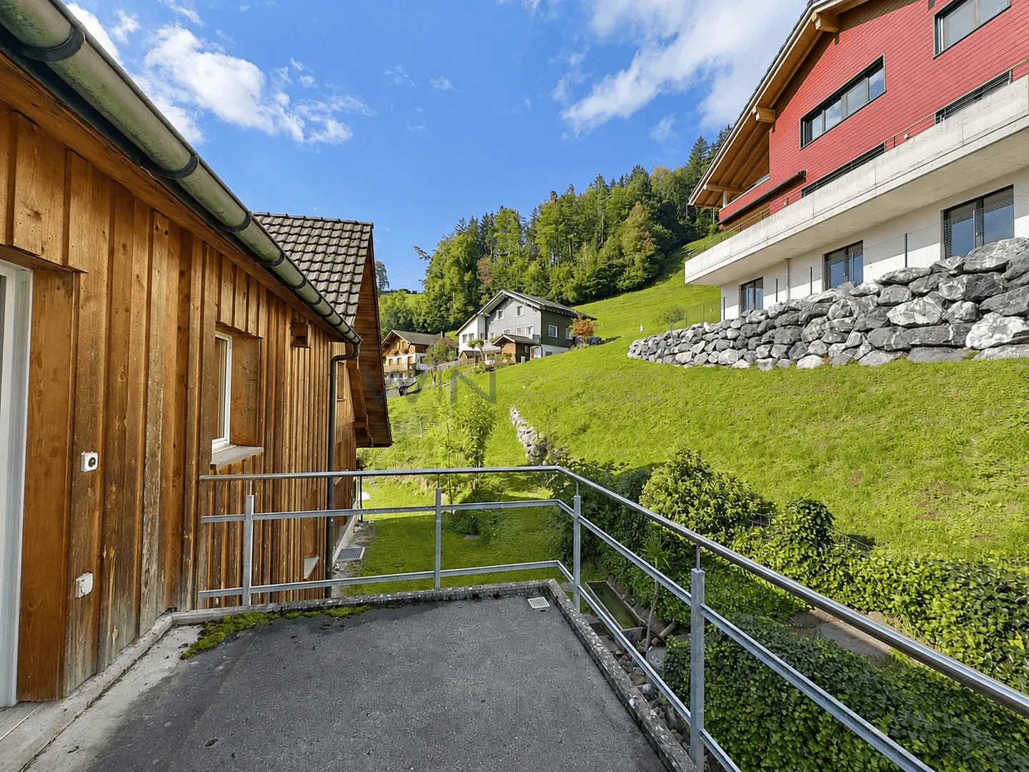 Two living worlds under one Toggenburg roof - Photo 4 of 13
