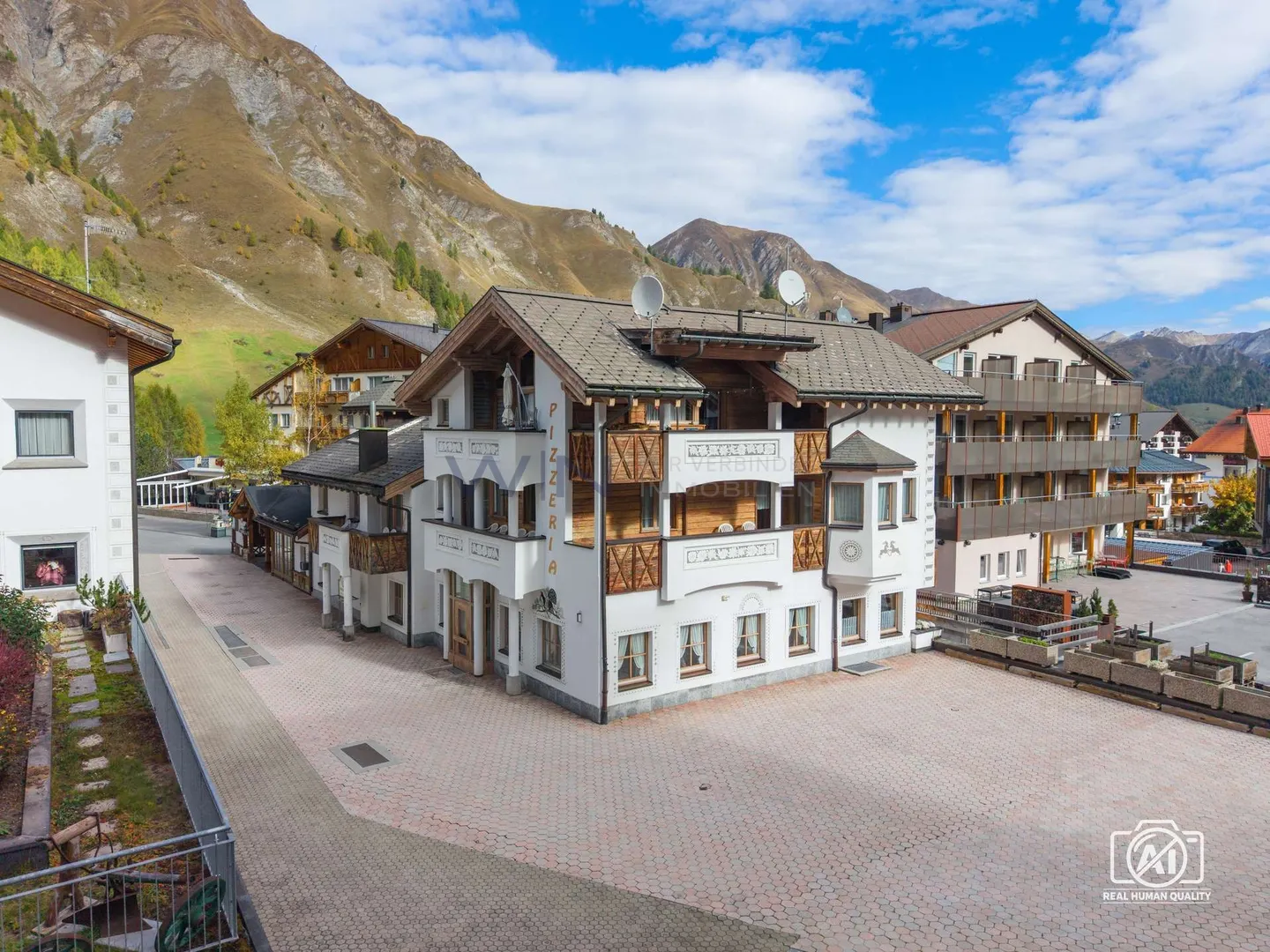Exclusive hotel gem in a prime alpine location - Photo 4 of 13