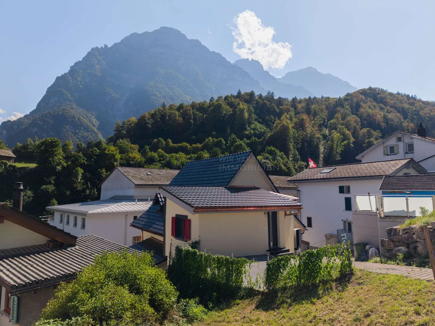 First occupancy after core renovation at the gate to Klöntal - Photo 1 of 13