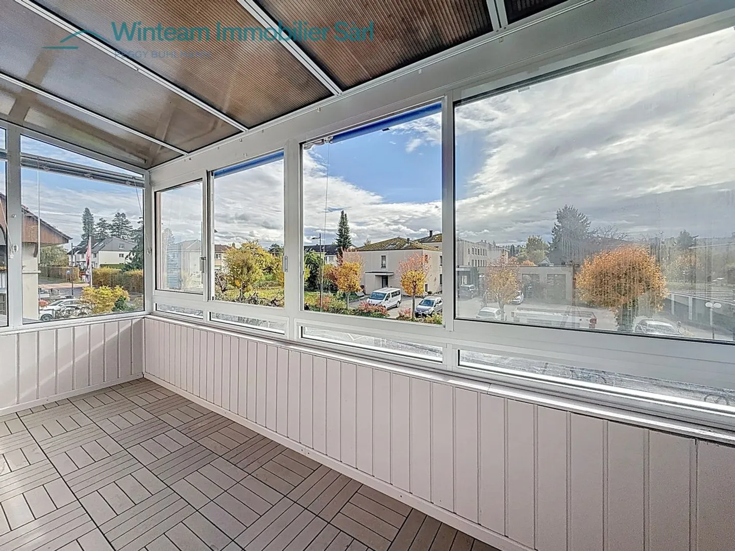 Nouveau sur le marché: 3,5 p rénové au charme unique, véranda et jardin exclusif - à Givisiez - Photo 3 sur 13