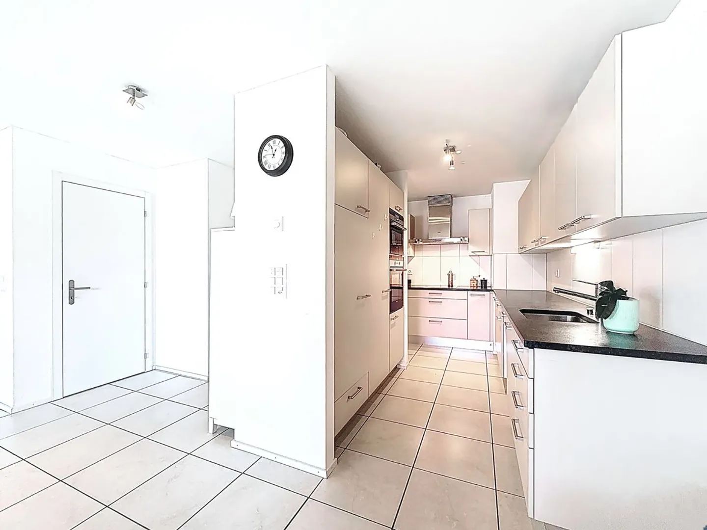 Bright 4.5-room duplex with south-facing balcony and unobstructed view - great opportunity in Belfaux - Photo 4 of 13