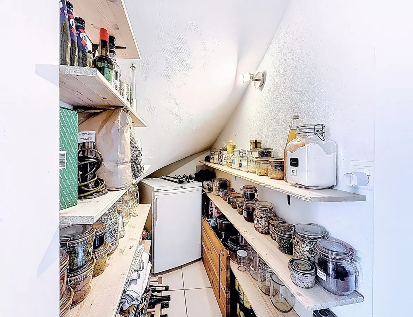 Duplex luminoso di 4,5 stanze, con balcone esposto a sud e vista libera - bella opportunità a Belfaux - Foto 4 di 13