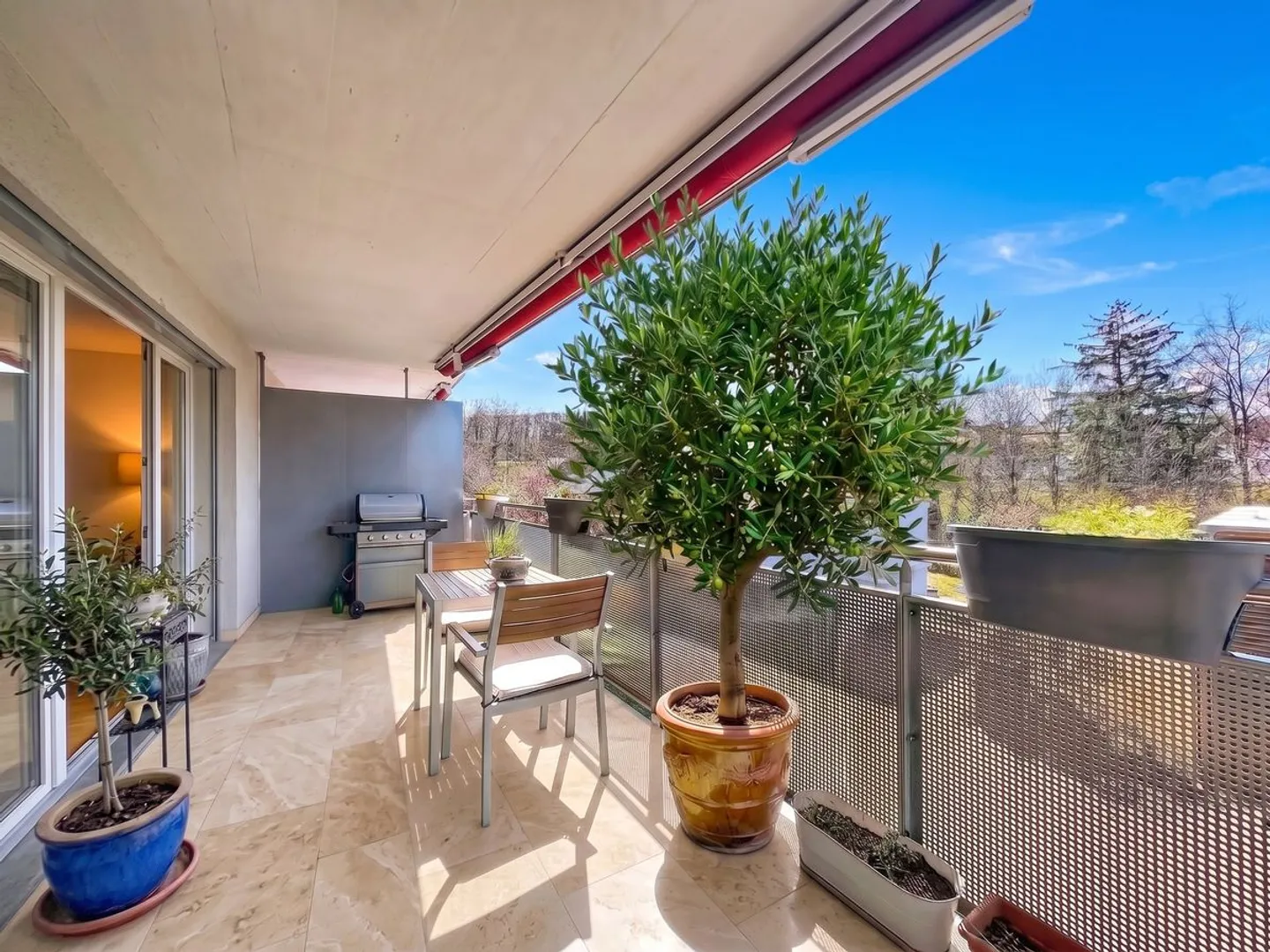 Duplex lumineux de 4,5 pièces, avec balcon plein sud et vue dégagée - belle opportunité à Belfaux - Photo 4 of 13
