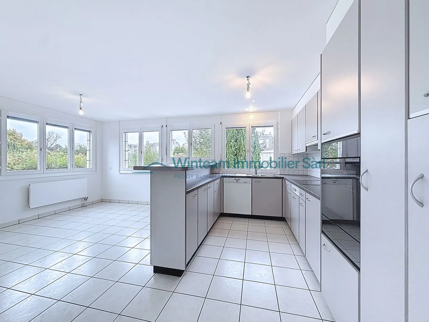 Vivez grand! Duplex lumineux 5,5 pièces avec vaste terrasse à Matran - Photo 4 sur 11