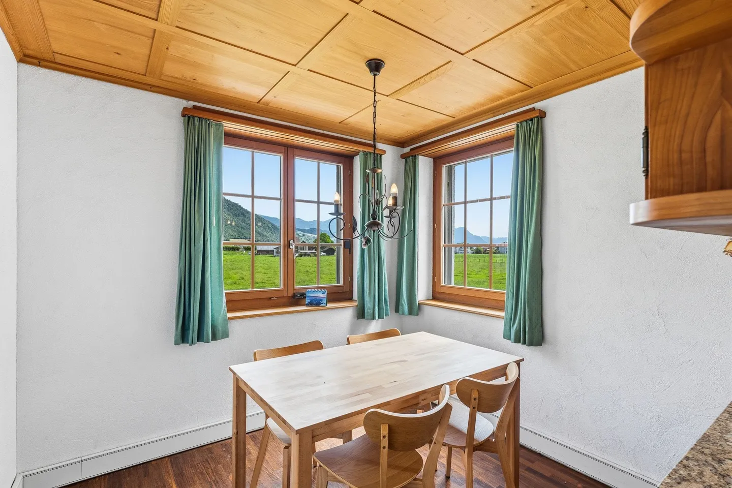 Stans : Maison de rangée de 6,5 pièces avec vue dégagée et soleil - Photo 7 sur 13