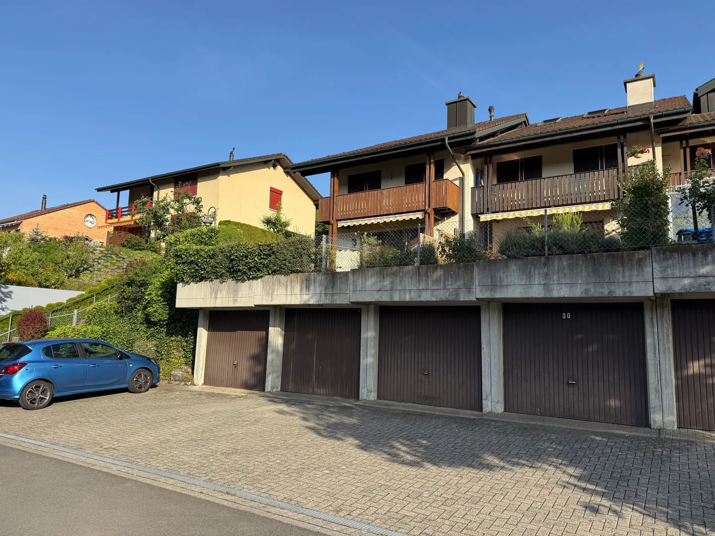 Rent 5.5-room corner terraced house with garden in Adligenswil - Photo 1 of 13