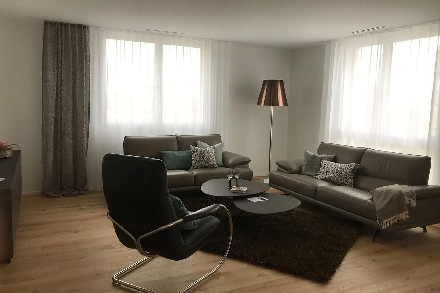 Moderne Wohnung mit grossem Balkon - Foto 2 von 12