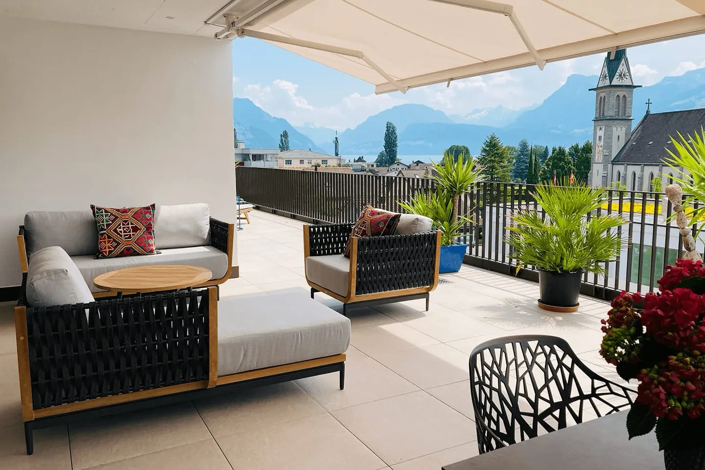 5.5-room penthouse with 112 m² south terrace in Ennetbürgen for rent - Photo 2 of 13