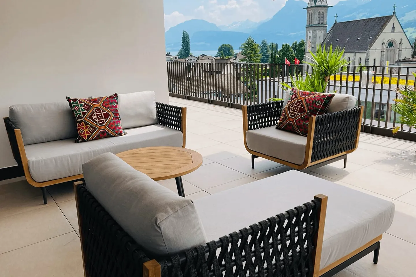 5.5-room penthouse with 112 m² south terrace in Ennetbürgen for rent - Photo 3 of 13