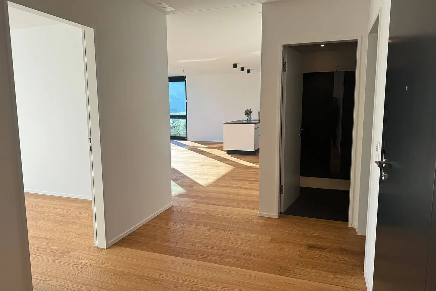 4.5-room apartment with impressive lake and mountain views in Ennetbürgen - limited to 3 years - Photo 2 of 13