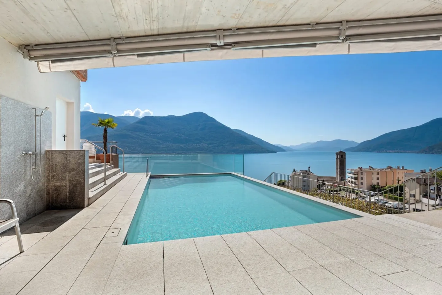 Acheter un appartement en attique de 2.5 pi&egrave;ces avec vue panoramique &agrave; Brissago - Photo 1 sur 13