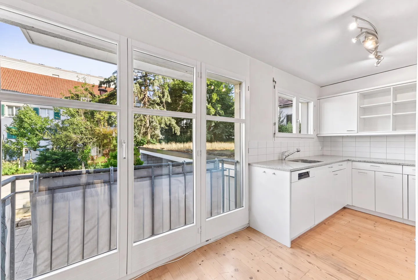 3.5-Room Garden Apartment with Fireplace in Jonen - Photo 8 of 12