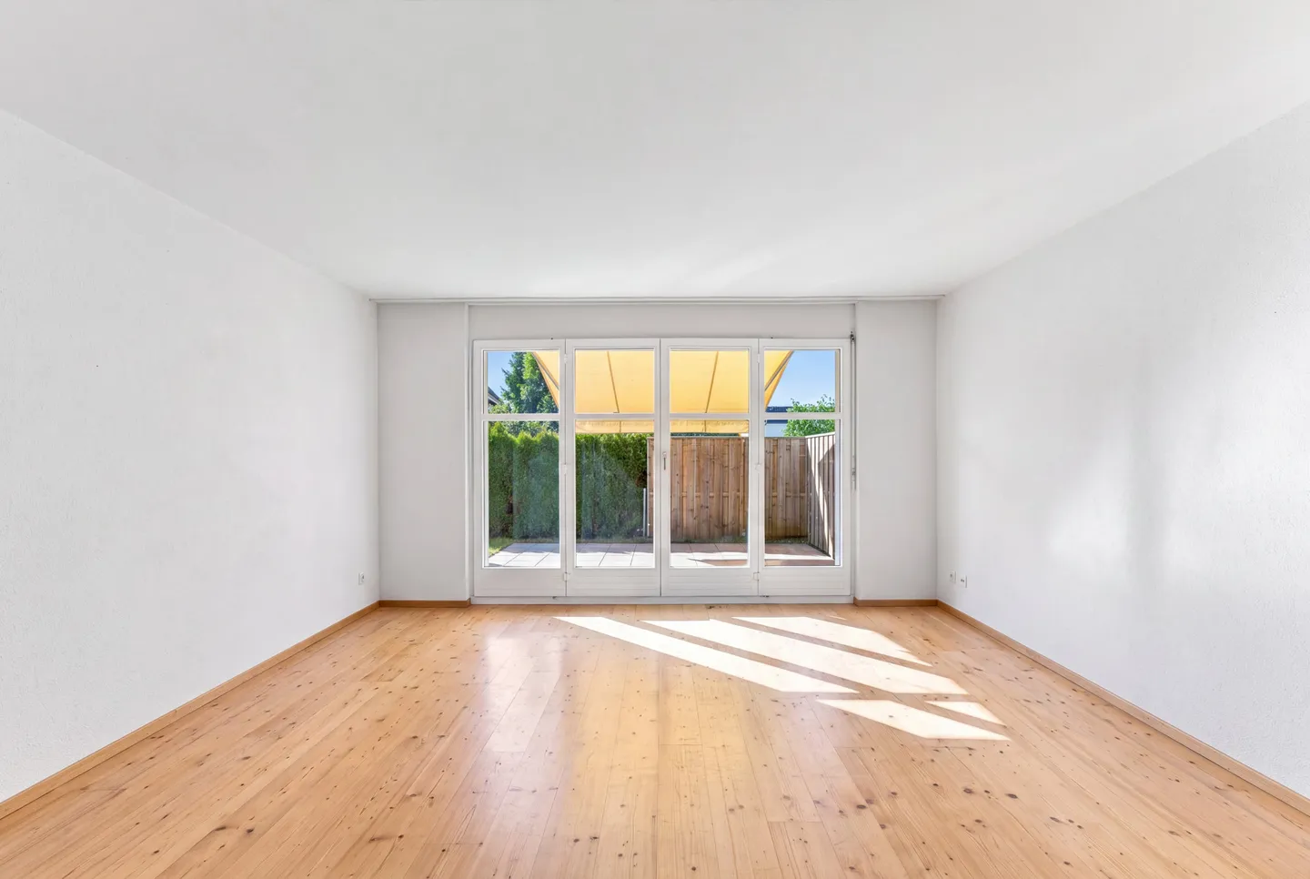 3.5-Room Garden Apartment with Fireplace in Jonen - Photo 4 of 12