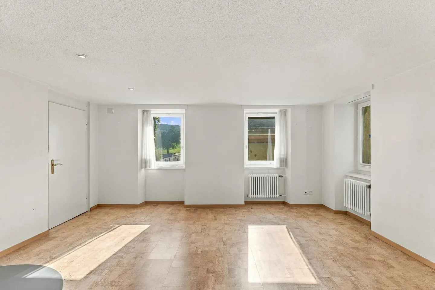 9.5-room house with attic apartment and barn in Würenlos - Photo 2 of 13