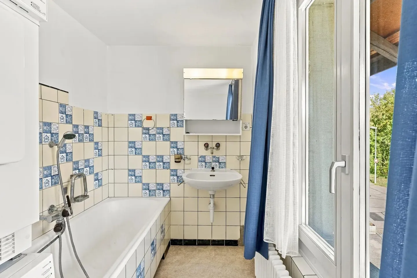 9.5-room house with attic apartment and barn in Würenlos - Photo 8 of 13