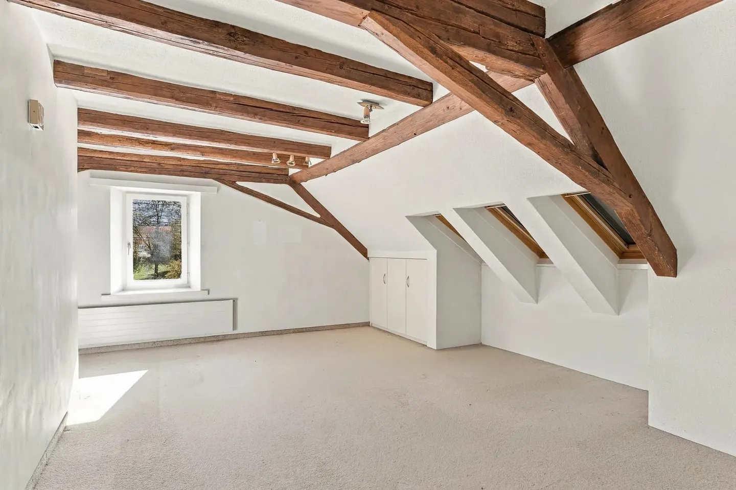 9.5-room house with attic apartment and barn in Würenlos - Photo 9 of 13