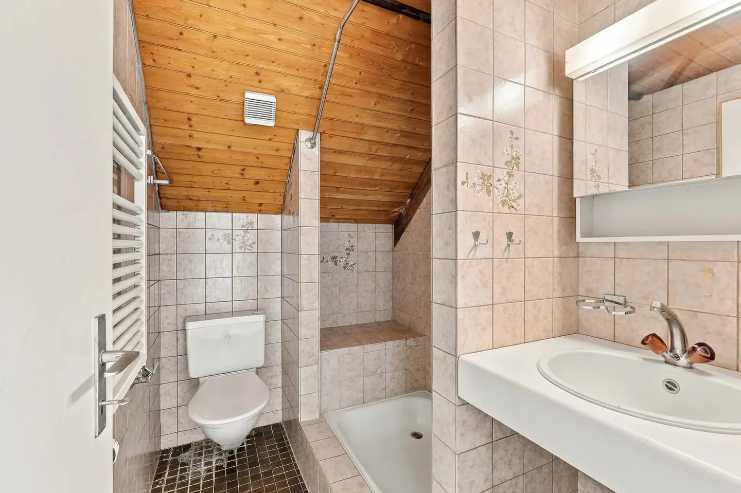 9.5-room house with attic apartment and barn in Würenlos - Photo 12 of 13