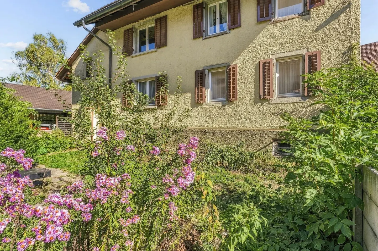 9.5-room house with attic apartment and barn in Würenlos - Photo 13 of 13