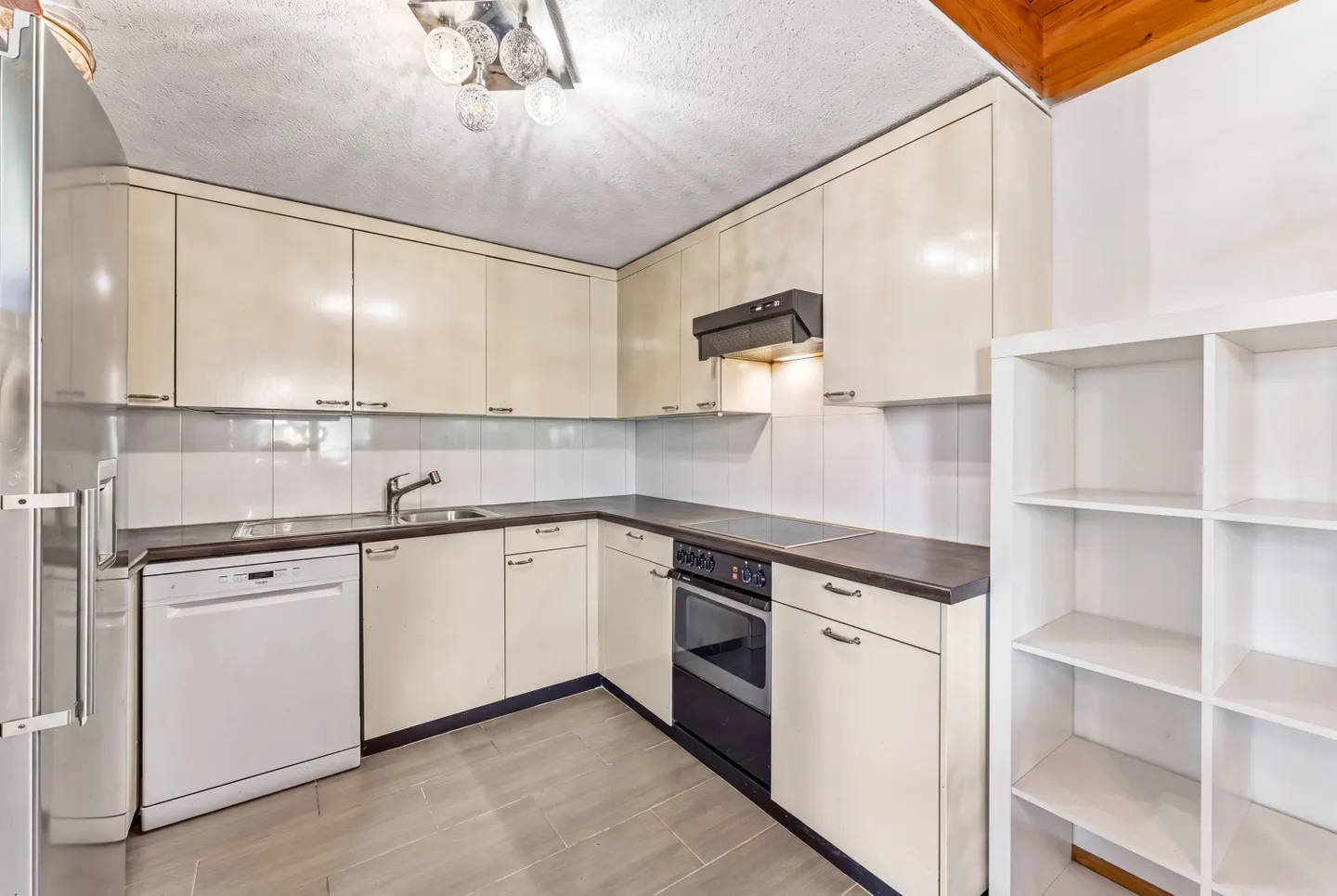 Charmantes 5.5-Zimmer-Bijou am Waldrand mit grossem Grundstück und Weitblick - Foto 6 di 13