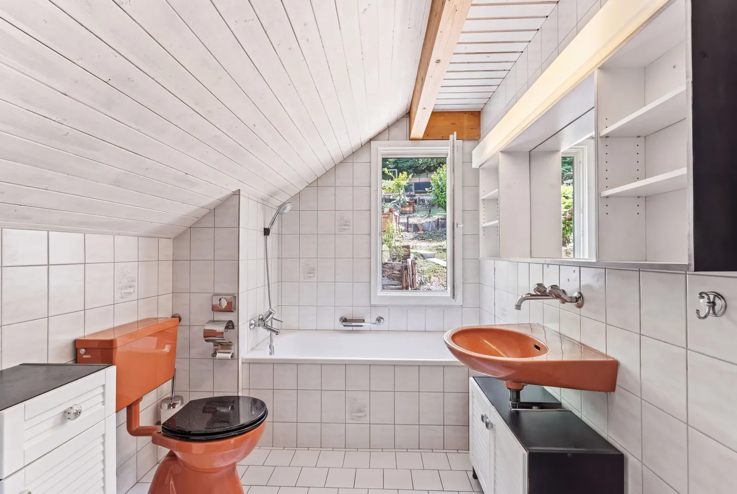 Charmantes 5.5-Zimmer-Bijou am Waldrand mit grossem Grundstück und Weitblick - Foto 11 di 13