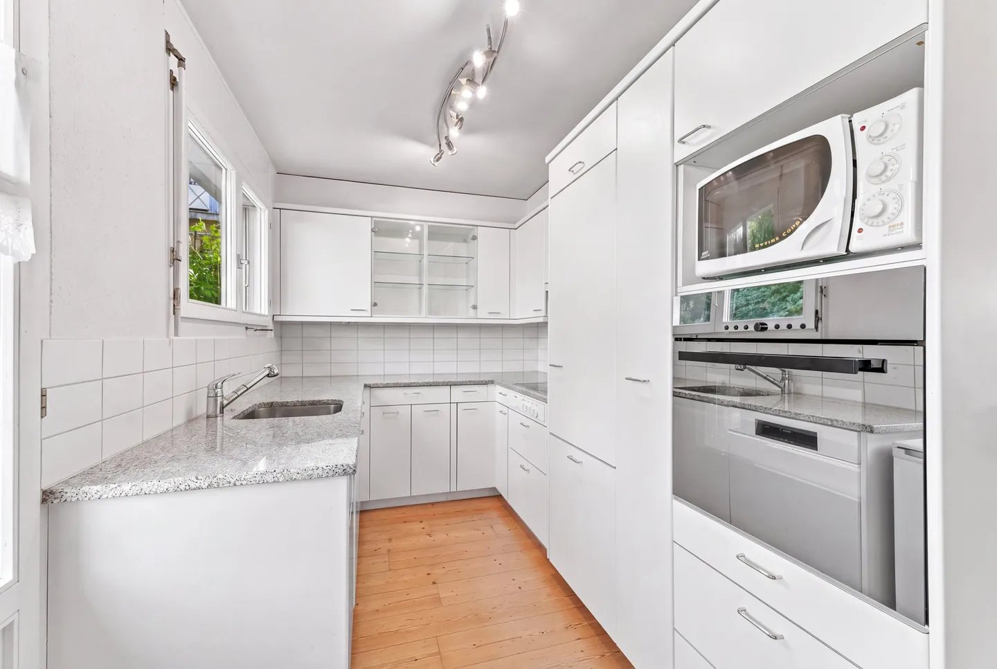 3.5-Room Garden Apartment with Fireplace in Jonen - Photo 11 of 12