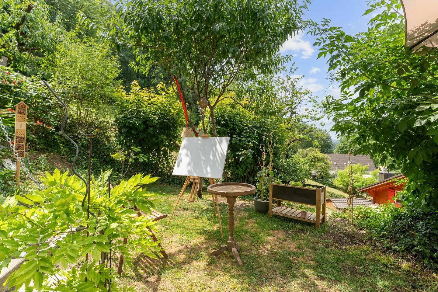 Charmantes 5.5-Zimmer-Bijou am Waldrand mit grossem Grundstück und Weitblick - Foto 2 di 13