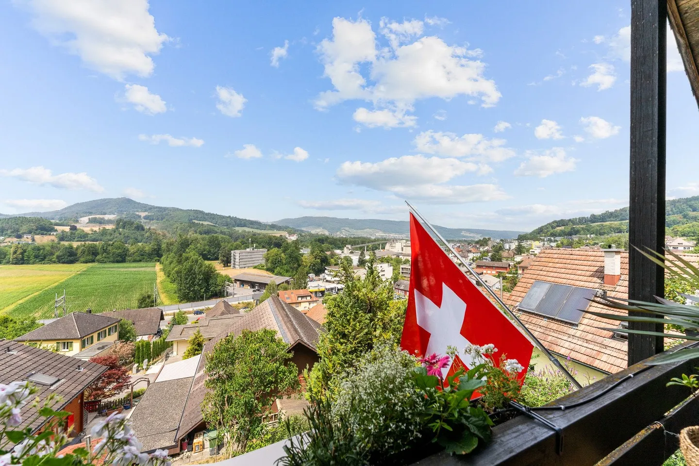 Charmantes 5.5-Zimmer-Bijou am Waldrand mit grossem Grundstück und Weitblick - Foto 13 di 13