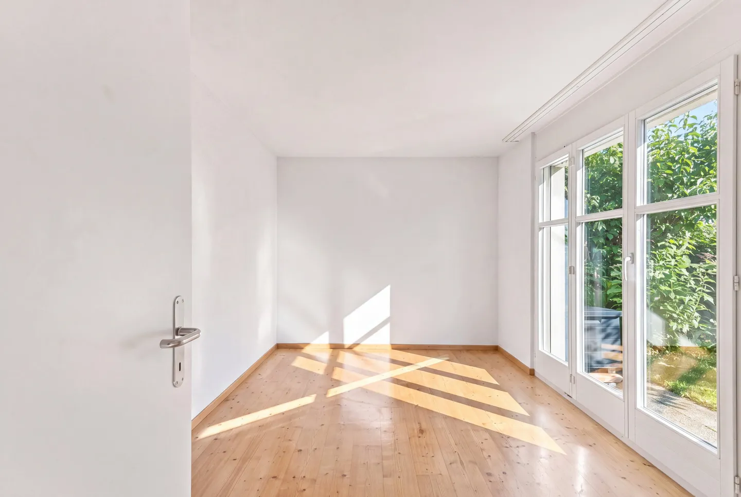 3.5-Room Garden Apartment with Fireplace in Jonen - Photo 6 of 12