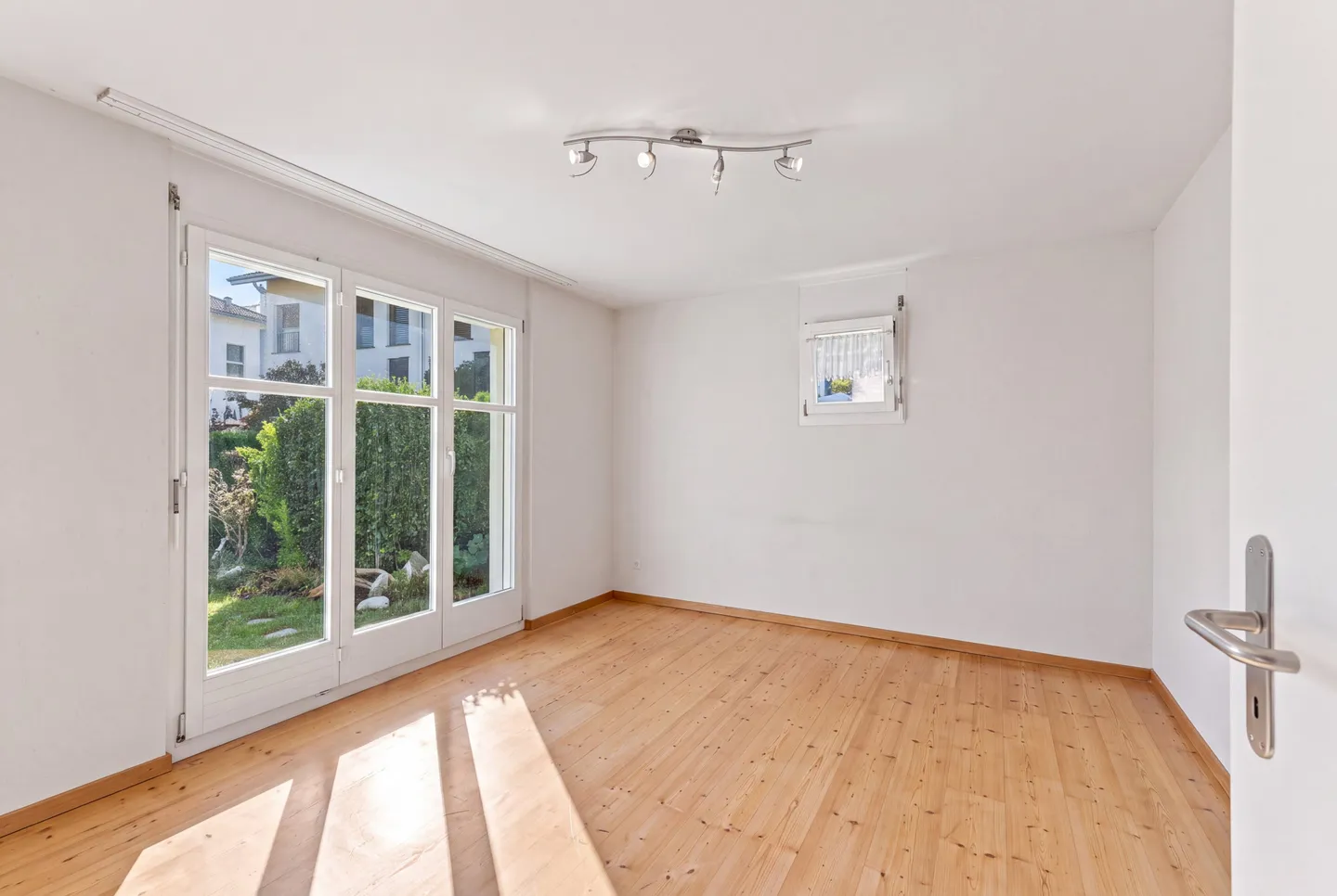 3.5-Room Garden Apartment with Fireplace in Jonen - Photo 12 of 12