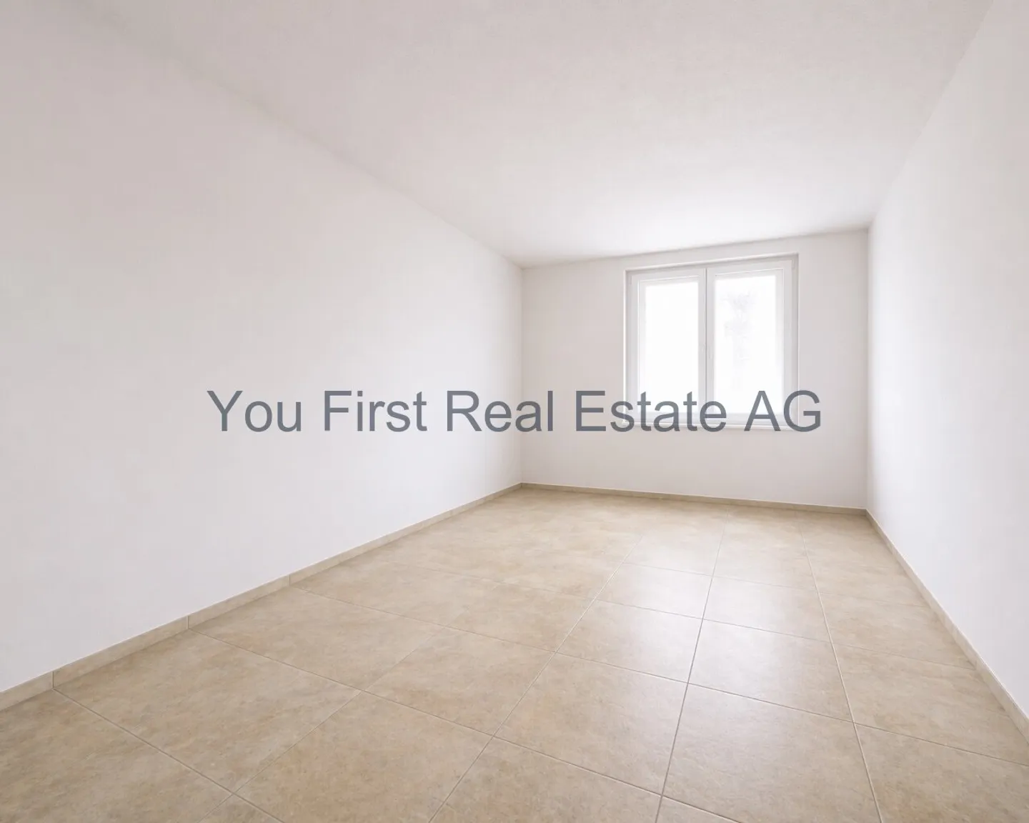 Appartamento di 3.5 locali elegantemente ristrutturato per la prima occupazione con balcone e garage - Foto 7 di 12