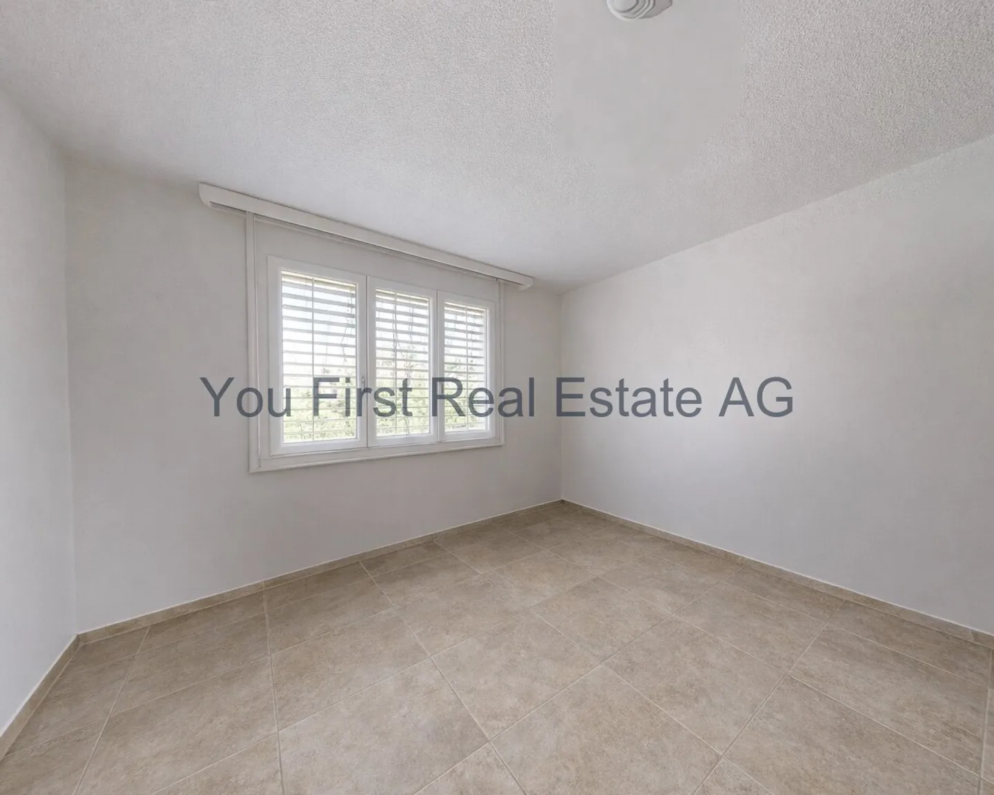 Appartamento di 3.5 locali elegantemente ristrutturato per la prima occupazione con balcone e garage - Foto 8 di 12