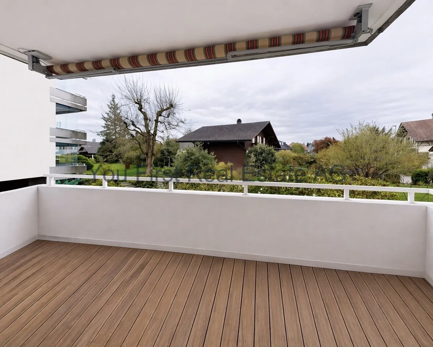 Appartamento di 3.5 locali elegantemente ristrutturato per la prima occupazione con balcone e garage - Foto 10 di 12