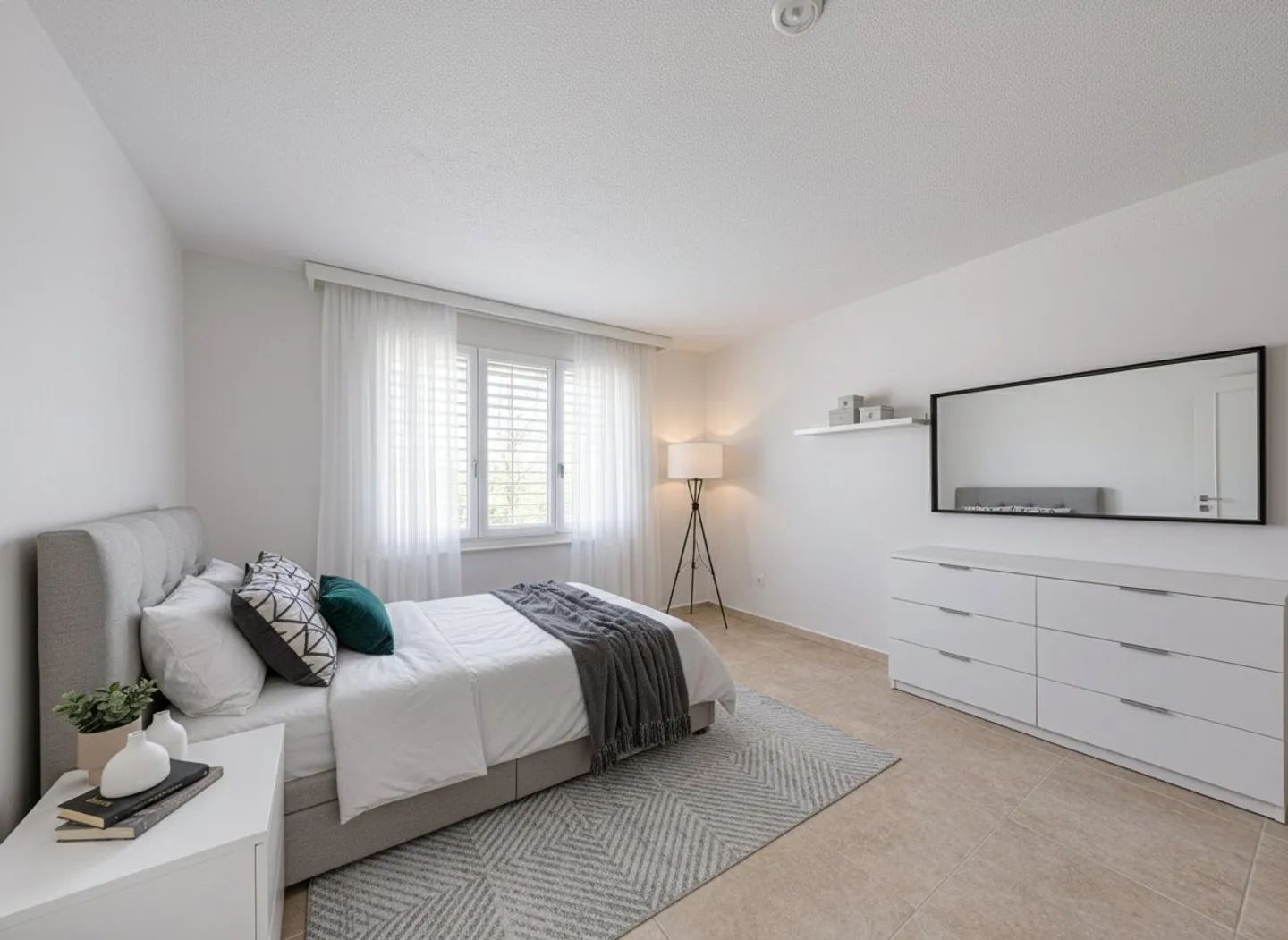 Appartamento di 3.5 locali elegantemente ristrutturato per la prima occupazione con balcone e garage - Foto 2 di 12