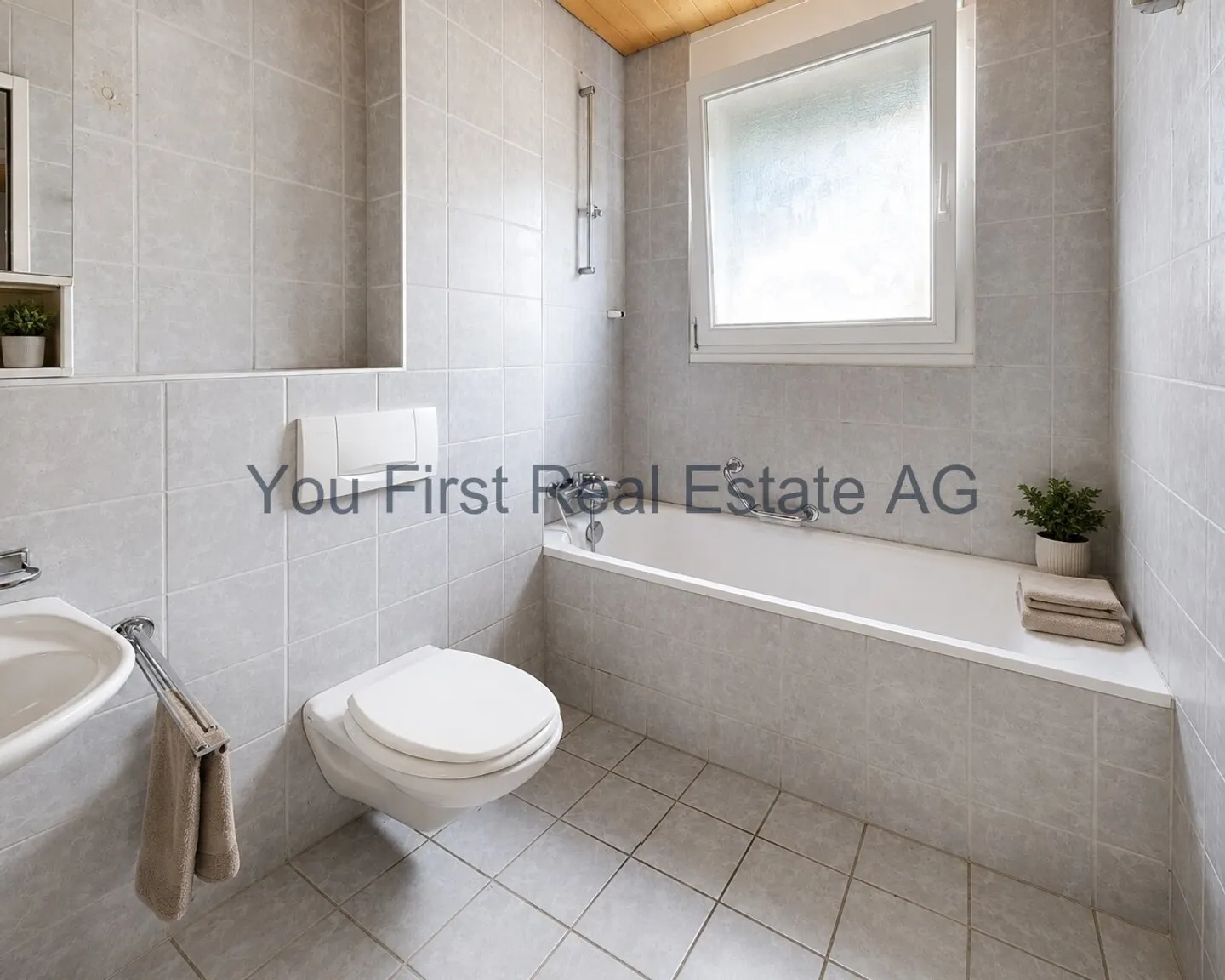 Charming 5.5-Room Corner Row House with Potential - Photo 8 of 12
