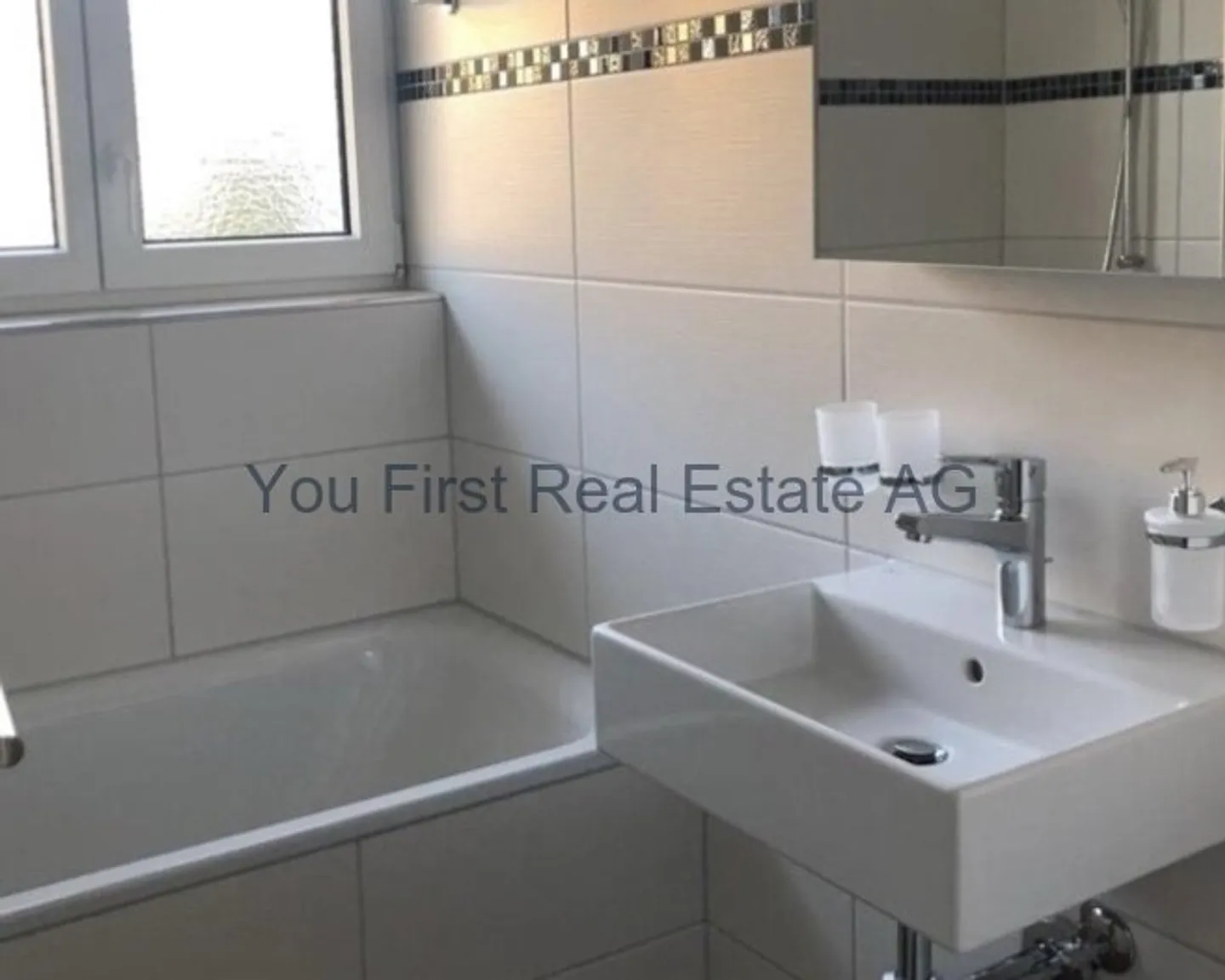 Rendimento attraente in un moderno edificio multifamiliare - Foto 8 di 12