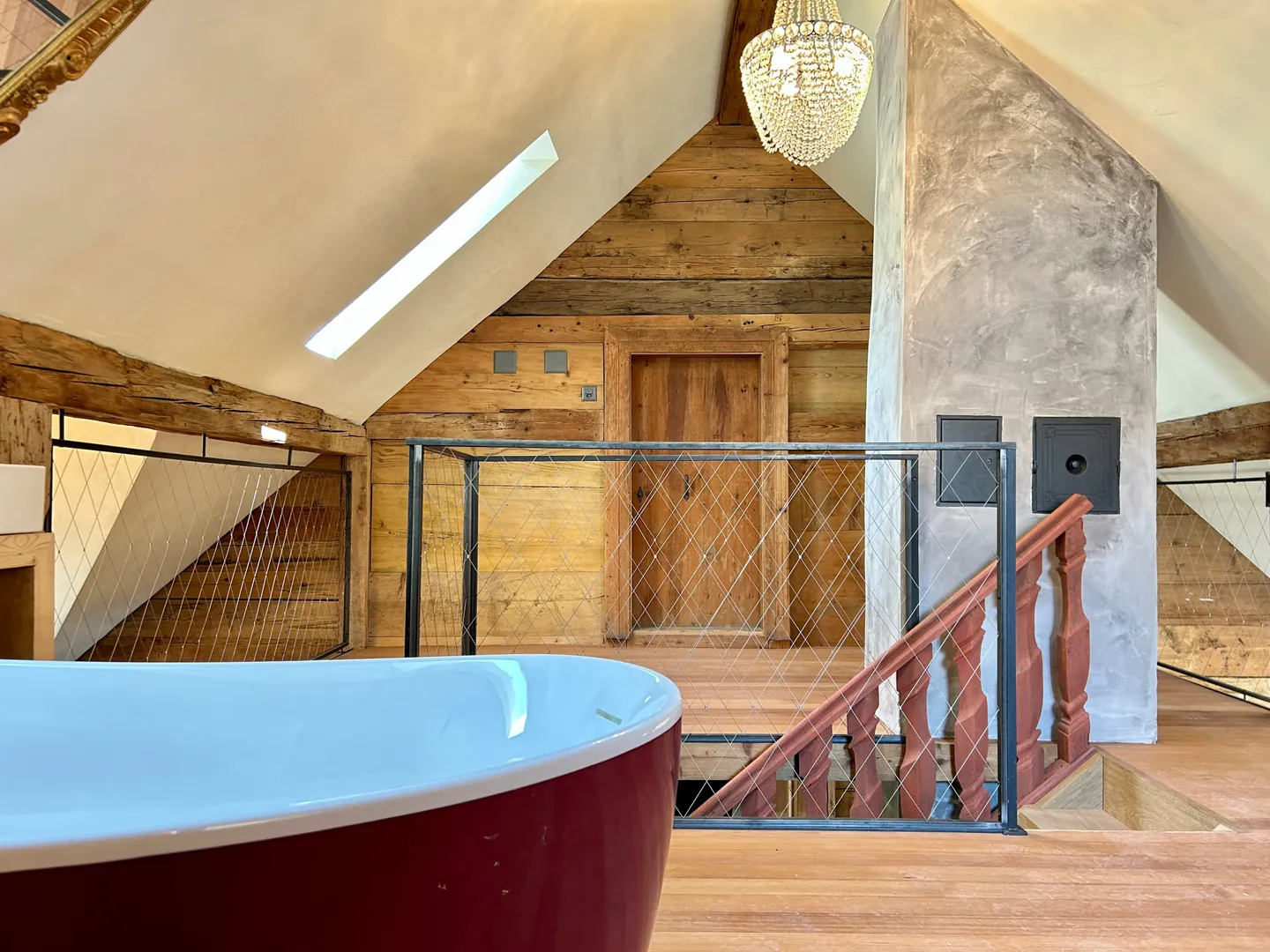 Renditeobjekt / Mehrfamilienhaus der besonderen Art - Historisches Haus mit 6 neuwertigen Wohnungen und 2 Studios/Ateliers - Foto 9 von 13